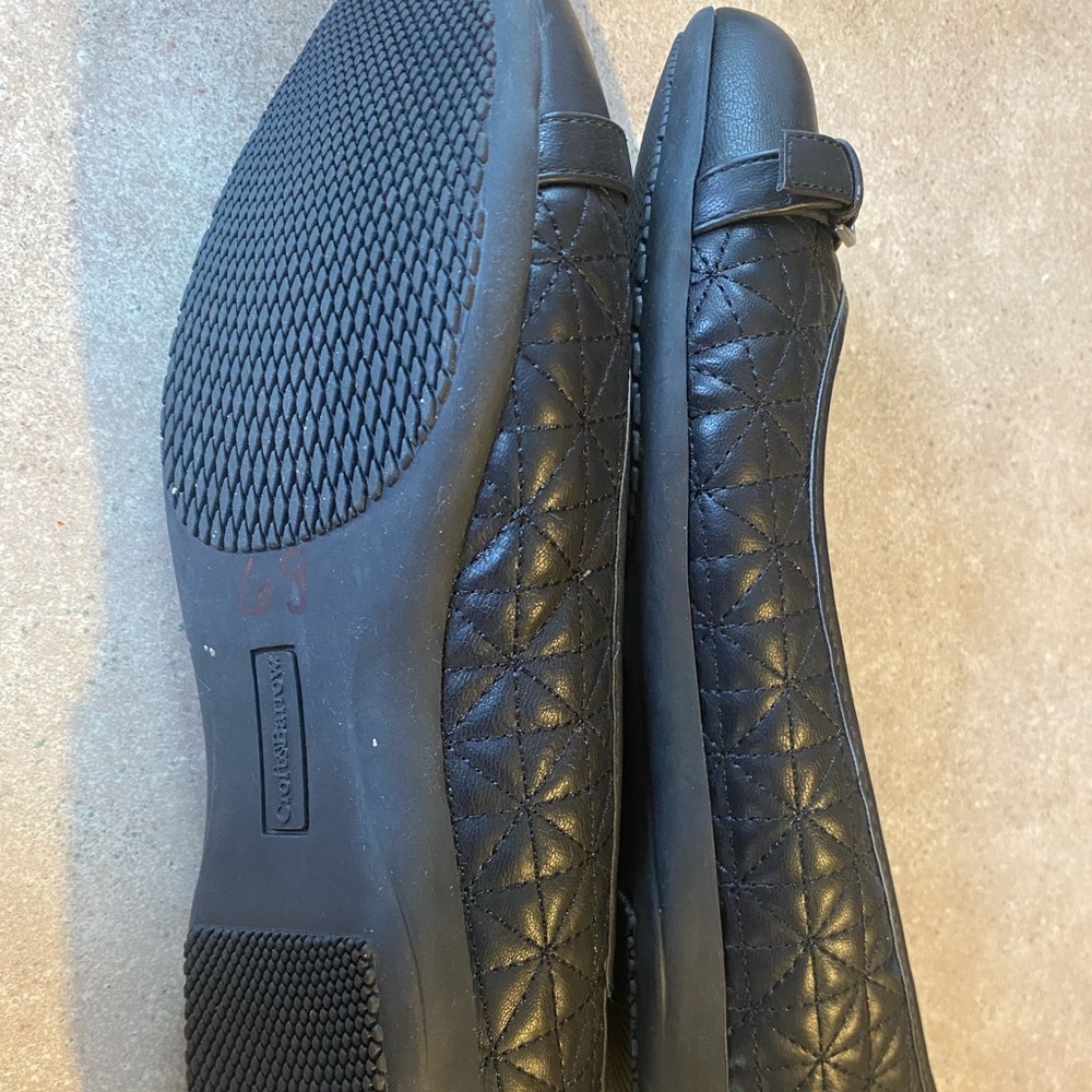 Woman black  flats  size 10